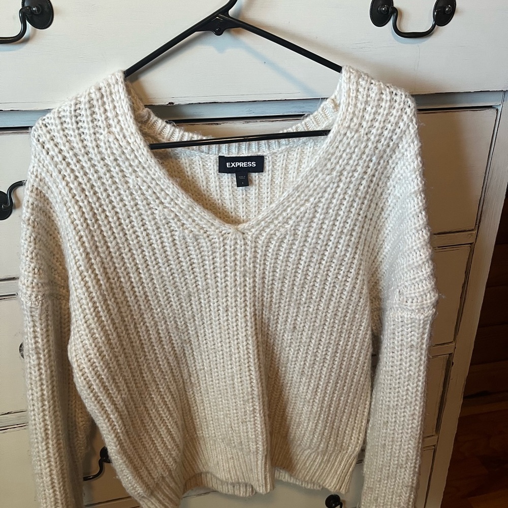 Express Cream V-Neck Chunky Knit Sweater